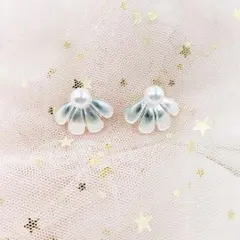 花びら型シルバーイヤリング パール付き