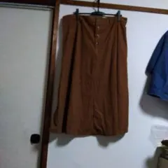 大きいサイズのブラウン ボタン付き ロングスカート