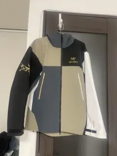 ARC'TERYX × BEAMS マウンテンパーカーのサムネイル