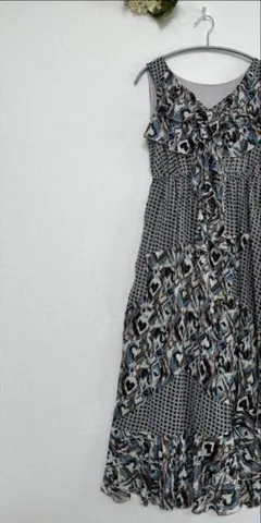 今週末まで価格Cara dinos フリル付きノースリーブマキシワンピース