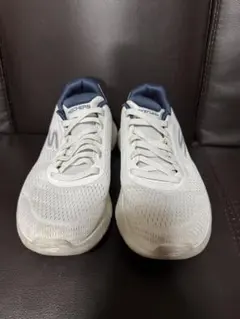 大人気　SKECHERS ランニングシューズ ホワイト/ネイビー24.5