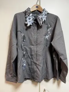 isScoLar 花蝶刺繍布帛シャツのサムネイル