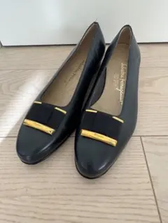 フェラガモ　パンプス リボン付き