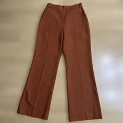 オレンジ　フレアパンツ