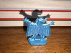 フエラムネのおもちゃ 台座怪獣 ミニフィギュア 2体セット ゴールド 