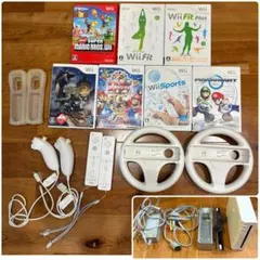 Wii 本体（ジャンク品）ソフト７点　リモコン2点　ヌンチャク2点　ハンドル2点