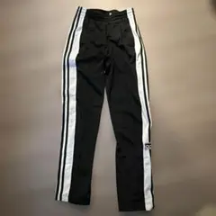 ブラックピンク着用　adidas アディダス サイドボタン　ジャージ S 黒のサムネイル