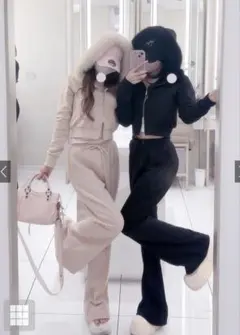 ファーフードパーカー×フレアパンツスウェットセットアップ