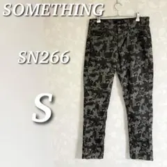 SOMETHING スキニーパンツ　ストレッチ　ローライズ　総柄　S