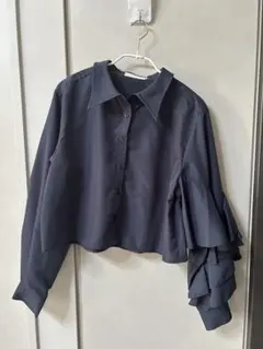 And Couture アンドクチュール アシメフリルクロップドシャツのサムネイル