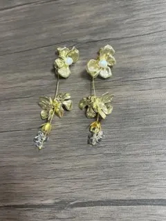 結婚式　前撮り　イヤリング 花モチーフ ロングイヤリング ゴールド