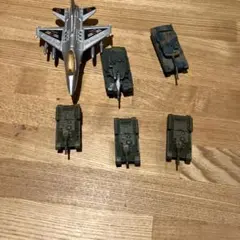 ミリタリー ミニチュア 戦闘機 戦車 5点セットのサムネイル