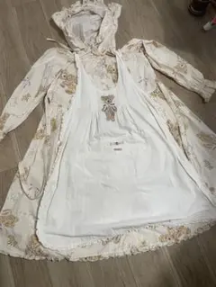 テディベア柄フード付きワンピースとエプロン