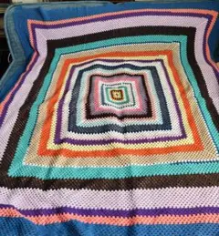 ヴィンテージ 手編みグラニースクエアブランケット