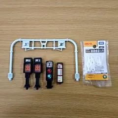 プラレール　車両基地・信号機・バス停のパーツ　車両連結部品11個など　まとめ売り