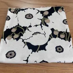 ケシの花　ブラック　綿麻キャンバス　生地　コットンこばやし