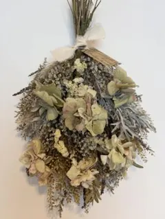 紫陽花とピンクのスターチスのスワッグ ドライフラワースワッグ ドライ
