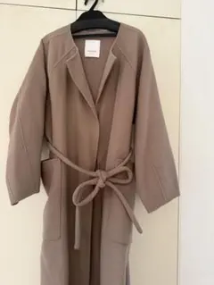 emmi ベージュ ロングコート フード付き