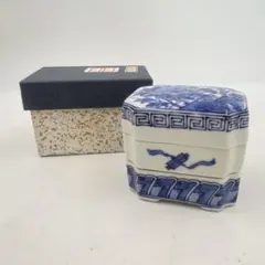 01 46 高野昭阿弥作 染付 三段小重 香合 小箱 京焼 蓋物 花鳥紋様