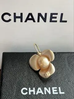 CHANEL★パール調 花モチーフ カメリアピアス（ピンクベージュ✕ゴールド）