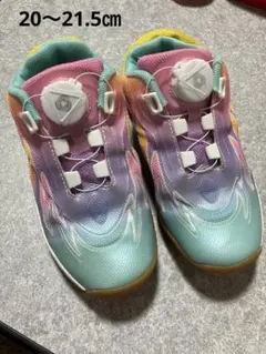 スポーツシューズ