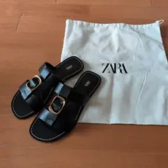 ほぼ未使用　ZARA　バックル付きフラットサンダル　ブラック　36のサムネイル