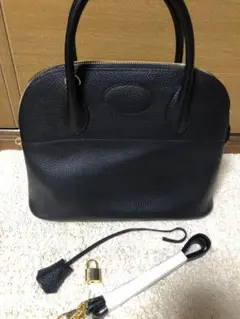 レザー製 黒 ハンドバッグ ストラップ付き ポリード風　ブラック