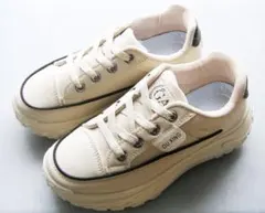 スニーカー22.5新品