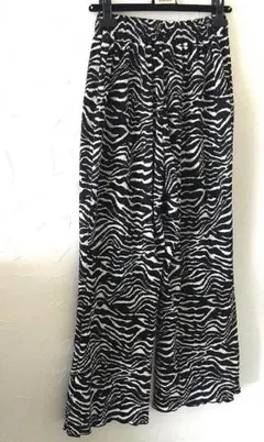 ◯縞模様プリーツパンツ◯アニマル柄　ゼブラ柄　Lサイズ