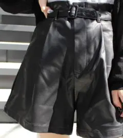 INGNI レザー ベルト付き ブラックショートパンツ
