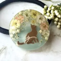 ハンドメイド レジン ヘアゴム 楕円 ネコちゃん No.12 - メルカリ