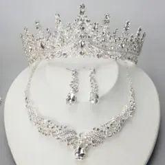 ✤新品✤ブライダルアクセサリー3点セット(ティアラ、ネックレス、ピアス)