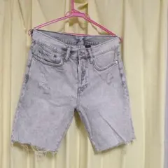 H&M ショートパンツ　切りっぱなし加工　ハーフパンツ　28