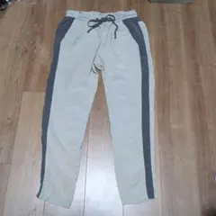 レディースジョガーパンツ ベージュとグレーのストライプ