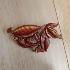 木製花形ブローチ