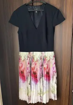 【早い者勝ち！】TED BAKER プリーツワンピース サイズ1 黒 花柄