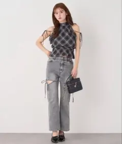 【美品】サイドドロストカットアウトデニムパンツのサムネイル