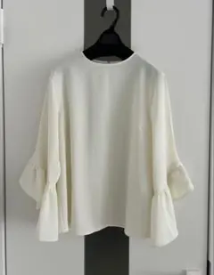 美品♡ ADORE  アドーア   フレアスリーブブラウス　白 美品♡ ADORE アドーア フレアスリーブブラウス 白 【公式通販】