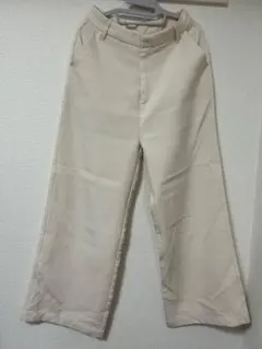 ベージュ スラックス