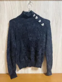 ZARA ハートビーズ付きブラックタートルネックセーター