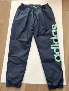 キッズ　サイズ130 アディダス　冬用ナイロンパンツ