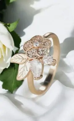 ゴールド　czダイヤ　高品質　上品　ローズ　デザイン　レディース　指輪