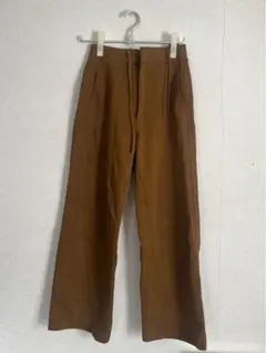 ブラウン スラックス