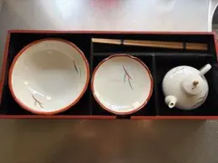 陶器製食器セット（中皿・小皿・ミニ急須・箸）