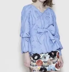 グレースコンチネンタル カットワーク カシュクール ブラウス ブルー 花柄　長袖のサムネイル