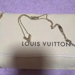 ルイヴィトン ネックレス 美品 エセンシャル Vゴールドのサムネイル