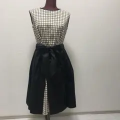 巻きスカート付きのワンピース