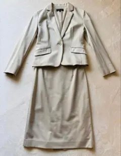 INDIVI☆インディヴィ☆オフホワイト/ベージュ⭐︎スカートスーツ/セットアップ