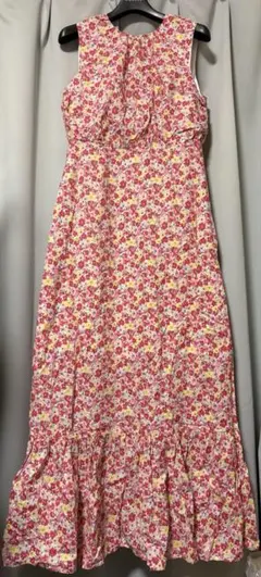 ゴスペル　花柄ノースリーブロングワンピースのサムネイル