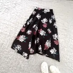ロングスカート　フレア　花柄　ウエストゴム　黒　オゾック　Ｍ相当